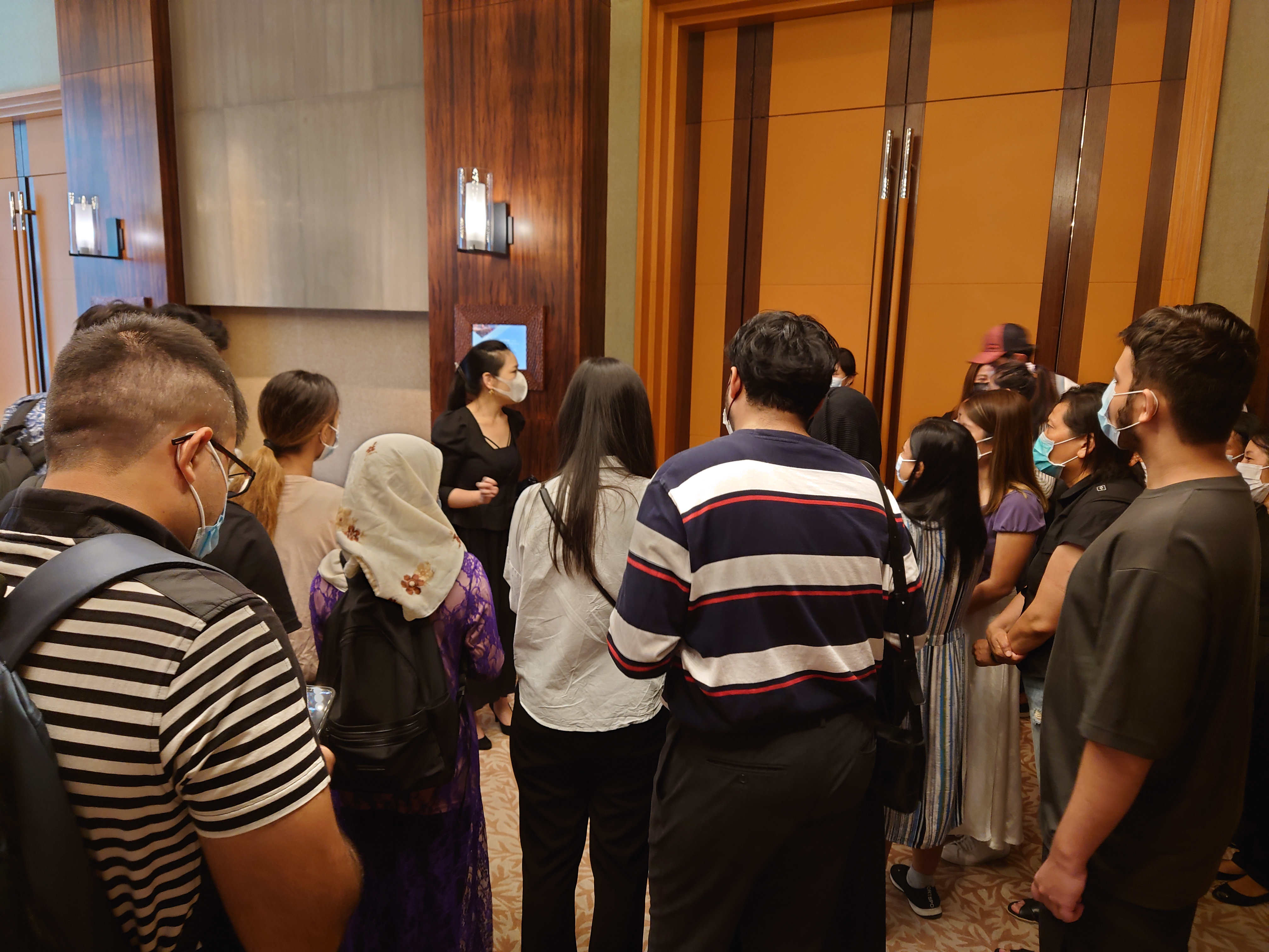 The representative of the Hyatt Regency, Tsim Sha Tsui introducing the history and background of the hotel to participants.