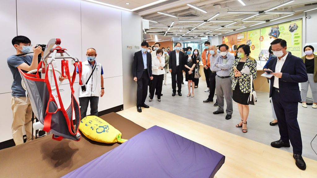 图片:赛马会「a家」乐龄科技教育及租赁服务