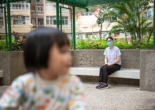 （圖片：基層母親面對沉重照顧壓力）