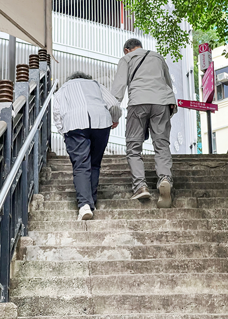 (圖片說明:「以老護老」情況普遍)