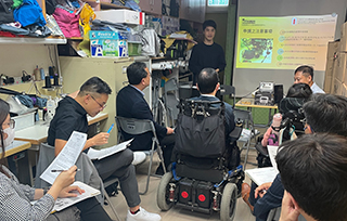 「公益金電動輪椅助你自強基金」委員會審批委員第一次互相認識，並詳細了解基金運作及訂明申請流程、准則及細節。