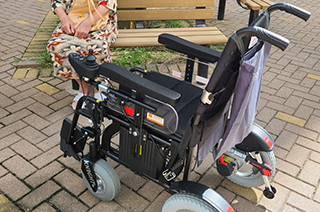 第一期「公益金电动轮椅助你自强基金」申请人成功获得资助购买新的电动轮椅。